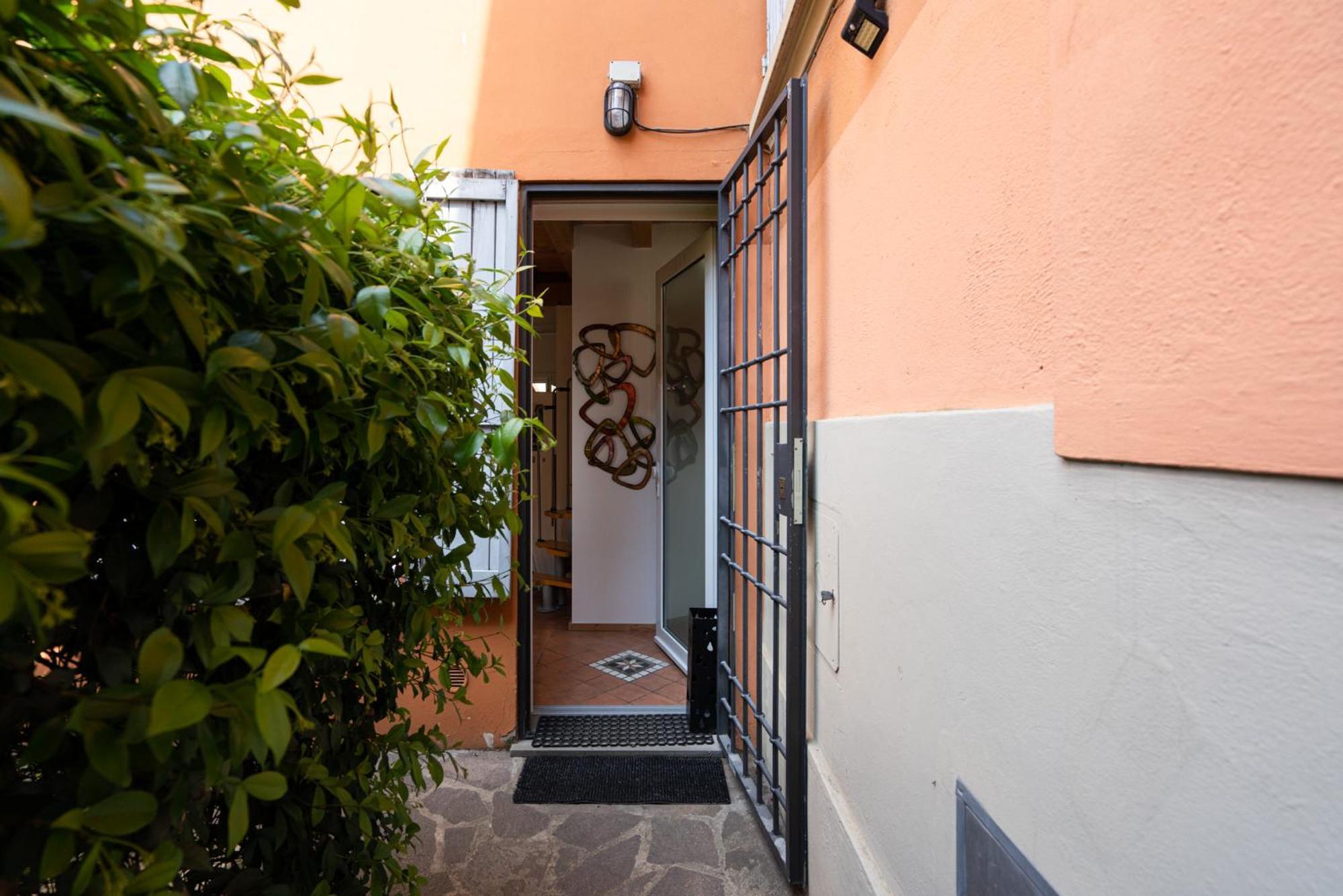Authentic Bologna Relax: 10 Minutes From The Heart Of Town Apartment Exterior photo